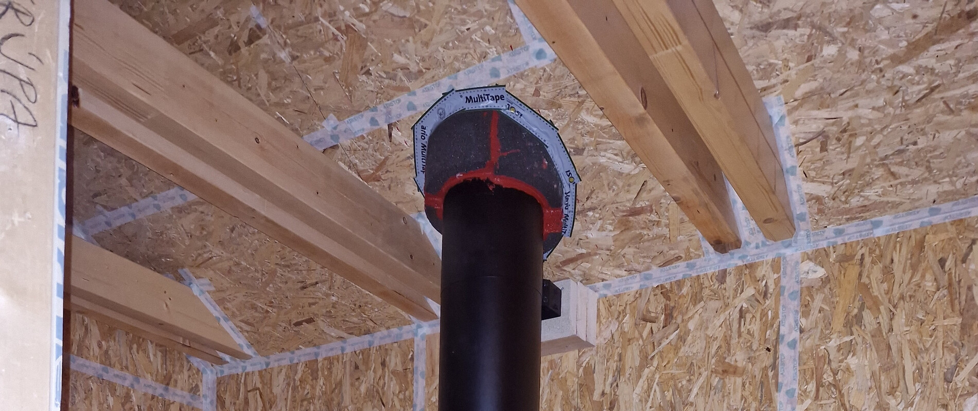 Tesné napojenie parozábrany na Schiedel VPC prechod