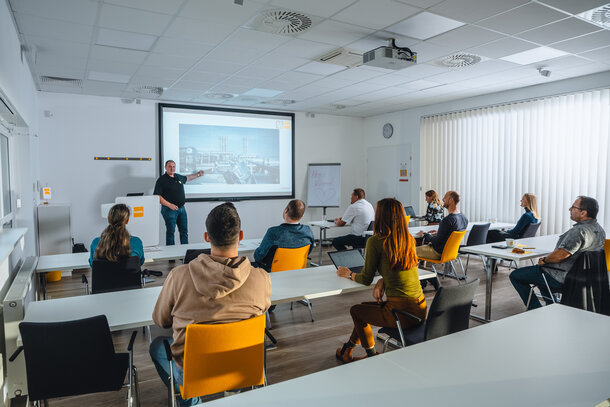 Customer product training for steel chimneys