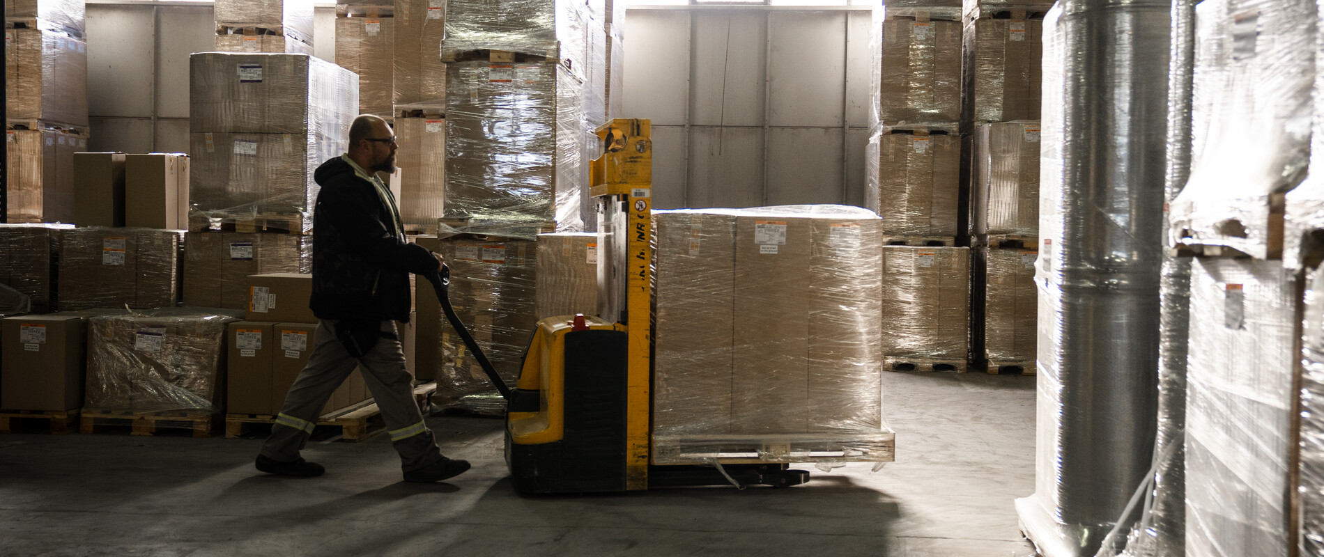 Warehouse in Nussbach with ceramic palette