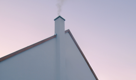 Meglévő épület homlokzatánál, utólag épített UNI Plus kémény