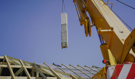 Montáž modulu KINGFIRE žeriavom do stavby