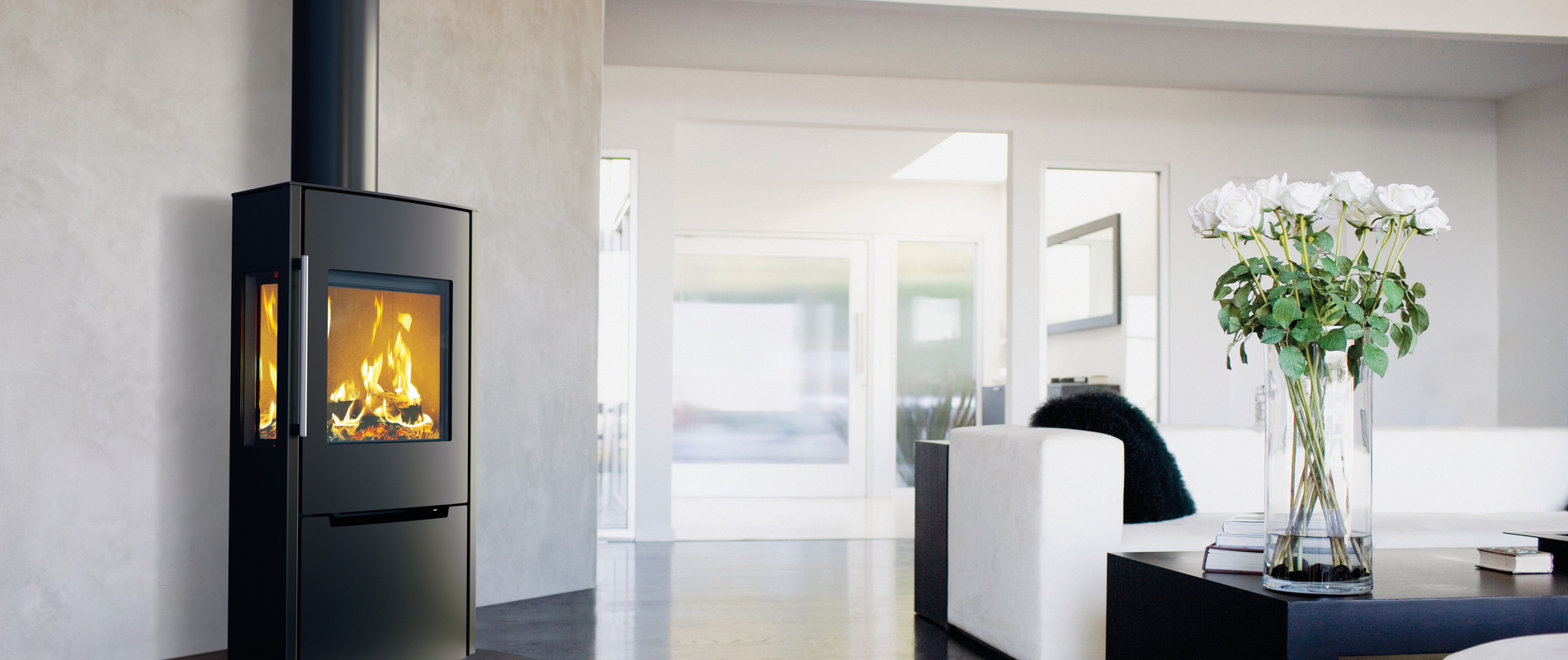 Designová krbová kamna SARGAS se třemi skly