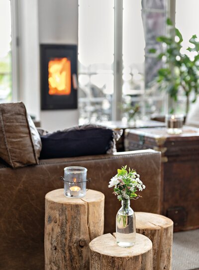 Plassbesparende peisovn med effektiv varmefordeling og moderne design.