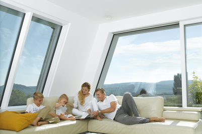 Familie auf der Couch