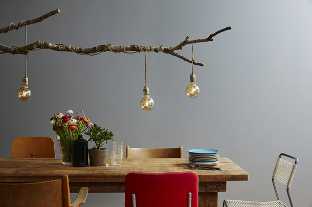 Wooden branch with lamps | © iStock-655892734